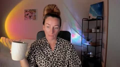 Snapshot of save_the_qween chatting on 10/15/25, 10:15 save the qween online show from 10/15/25, 10:15