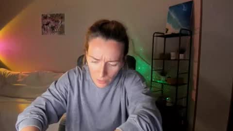 Snapshot of save_the_qween chatting on 10/22/25, 12:27 save the qween online show from 10/22/25, 12:27