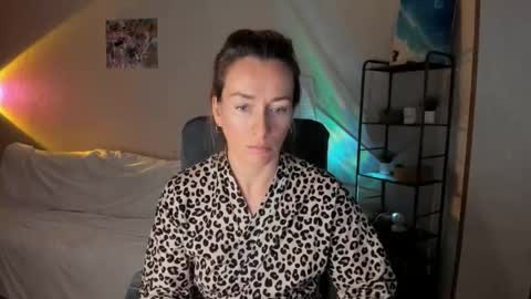 Snapshot of save_the_qween chatting on 10/24/25, 09:28 save the qween online show from 10/24/25, 09:28