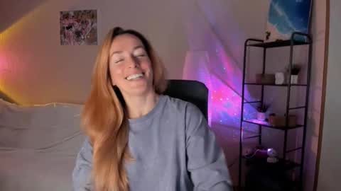 Snapshot of save_the_qween chatting on 10/25/25, 10:01 save the qween online show from 10/25/25, 10:01