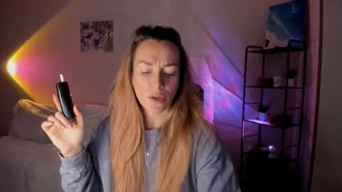 Snapshot of save_the_qween chatting on 10/26/25, 11:05 save the qween online show from 10/26/25, 11:05