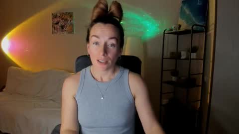 Snapshot of save_the_qween chatting on 11/04/25, 12:48 save the qween online show from 11/04/25, 12:48