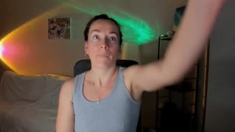 Snapshot of save_the_qween chatting on 11/09/25, 07:28 save the qween online show from 11/09/25, 07:28