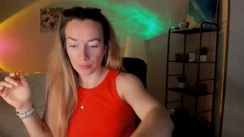 Snapshot of save_the_qween chatting on 11/10/25, 06:12 save the qween online show from 11/10/25, 06:12