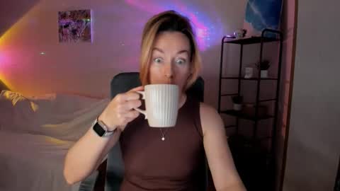 Snapshot of save_the_qween chatting on 11/13/25, 08:24 save the qween online show from 11/13/25, 08:24