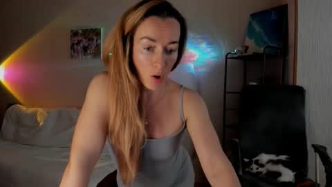 Snapshot of save_the_qween chatting on 11/15/25, 07:05 save the qween online show from 11/15/25, 07:05