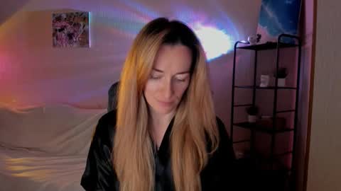 Snapshot of save_the_qween chatting on 11/17/25, 10:32 save the qween online show from 11/17/25, 10:32