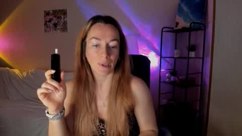 Snapshot of save_the_qween chatting on 11/23/25, 06:57 save the qween online show from 11/23/25, 06:57