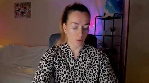 Snapshot of save_the_qween chatting on 11/28/25, 12:19 save the qween online show from 11/28/25, 12:19