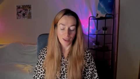 Snapshot of save_the_qween chatting on 11/29/25, 07:33 save the qween online show from 11/29/25, 07:33