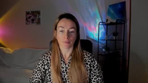 Snapshot of save_the_qween chatting on 11/30/25, 06:06 save the qween online show from 11/30/25, 06:06