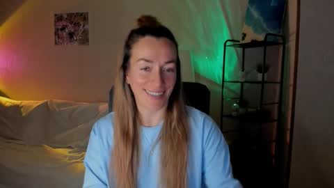 Snapshot of save_the_qween chatting on 12/05/25, 06:55 save the qween online show from 12/05/25, 06:55