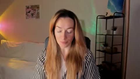 Snapshot of save_the_qween chatting on 12/14/25, 07:25 save the qween online show from 12/14/25, 07:25