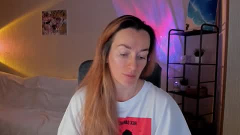 Snapshot of save_the_qween chatting on 12/18/25, 07:14 save the qween online show from 12/18/25, 07:14