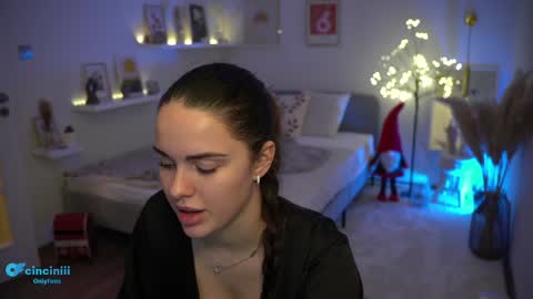 Snapshot of savvage_play chatting on 12/21/24, 11:45 Naomi online show from 12/21/24, 11:45