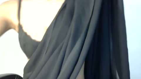 Snapshot of saxee_love chatting on 01/12/25, 08:25 saxee online show from 01/12/25, 08:25