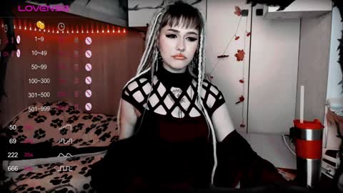 pronoun she. name Mary. age 21. online show from 01/07/25, 06:24