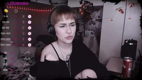 pronoun she. name Mary. age 21. online show from 02/16/25, 06:21