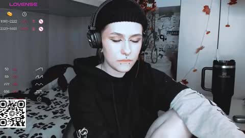 pronoun she. name Mary. age 21. online show from 03/08/25, 11:16