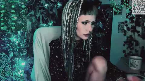 pronoun she. name Mary. age 21. online show from 01/09/26, 10:44