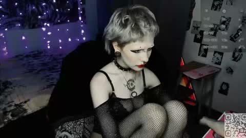 pronoun she. name Mary. age 21. online show from 04/25/26, 09:45