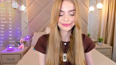 Snapshot of sayl0r_moon chatting on 03/11/25, 12:00 Kira GMT 7 Mon Thu-Sun 0800am-0200pm online show from 03/11/25, 12:00