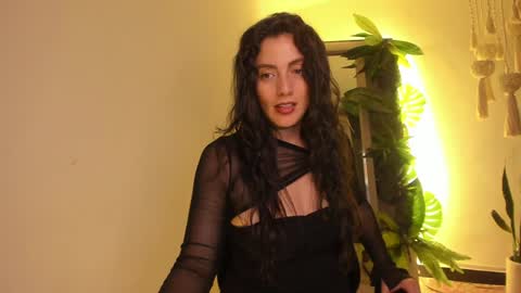 Snapshot of scalertt__steel_ chatting on 01/12/25, 04:29 Venus online show from 01/12/25, 04:29