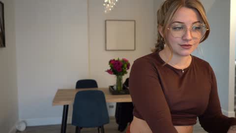 Snapshot of scarlajade chatting on 01/31/25, 10:42 scarlajade online show from 01/31/25, 10:42