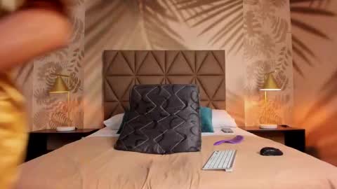 Scarleet online show from 11/17/25, 07:52