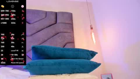 Scarlett online show from 11/17/25, 07:41