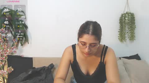 scarlet_100 online show from 04/22/26, 03:20