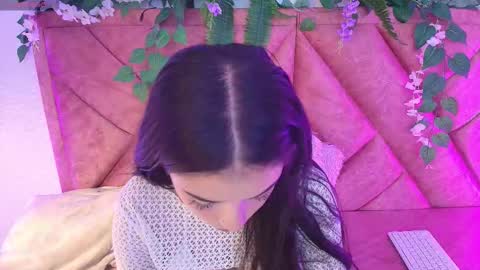Snapshot of scarlet_anderson1 chatting on 10/15/25, 04:23 Scarlet  online show from 10/15/25, 04:23