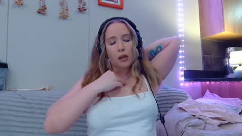 Snapshot of scarlet_carnal chatting on 03/09/25, 06:32 Scarlet Carnal -  online show from 03/09/25, 06:32