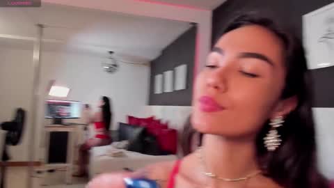 Scarlet online show from 09/19/25, 05:46