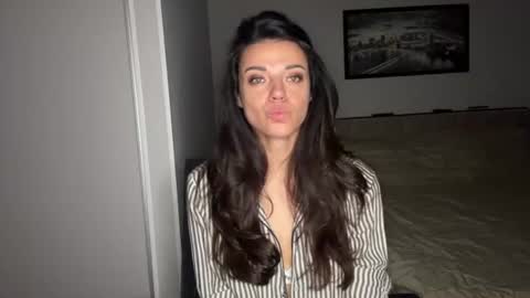 Snapshot of scarlet_daisy_ chatting on 06/17/26, 07:00 Sophie online show from 06/17/26, 07:00