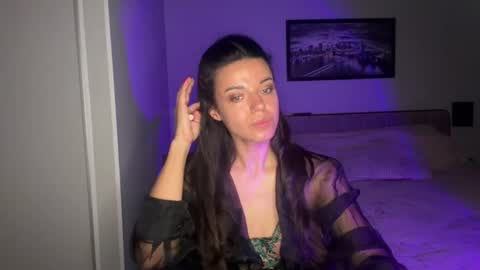 Snapshot of scarlet_daisy_ chatting on 07/17/26, 07:26 Sophie online show from 07/17/26, 07:26