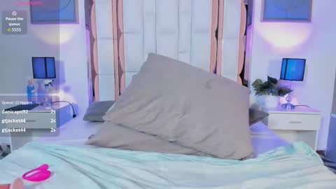 Snapshot of scarlet_dh chatting on 11/27/25, 08:38 Claudia online show from 11/27/25, 08:38