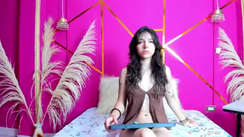 Scarlet online show from 04/15/26, 12:23