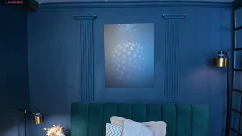 Scarlet Edwars online show from 12/21/25, 06:04