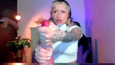 scarlet_gold online show from 12/04/25, 05:06