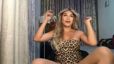 Snapshot of scarlet_ts69 chatting on 01/08/25, 09:34 scarlet online show from 01/08/25, 09:34