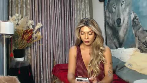 Snapshot of scarlet_ts69 chatting on 01/27/25, 12:01 scarlet online show from 01/27/25, 12:01