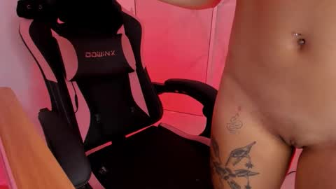 Scarlet online show from 04/18/26, 04:55