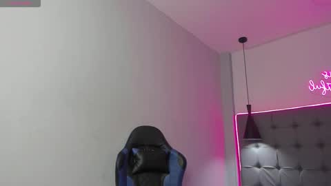 Snapshot of scarletcherry18 chatting on 02/22/26, 03:18 scarlet online show from 02/22/26, 03:18