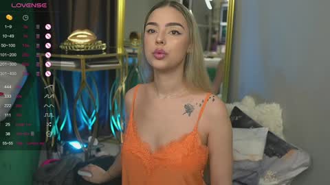 Snapshot of scarletcoles chatting on 01/21/25, 11:34 Scarlet online show from 01/21/25, 11:34