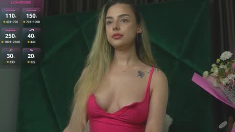 Snapshot of scarletcoles chatting on 09/16/25, 08:43 Scarlet online show from 09/16/25, 08:43