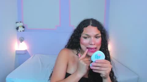 Snapshot of scarletdream4 chatting on 03/10/25, 02:06 Scarlet Dream online show from 03/10/25, 02:06