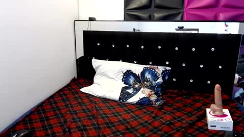 scarletglow1 online show from 01/04/25, 05:26