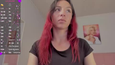Snapshot of scarletgv chatting on 03/07/25, 11:38 Scarlet online show from 03/07/25, 11:38
