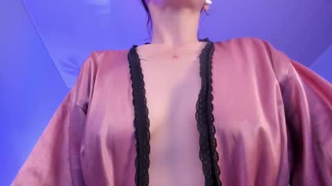 Snapshot of scarletgv chatting on 11/06/25, 04:57 Scarlet online show from 11/06/25, 04:57